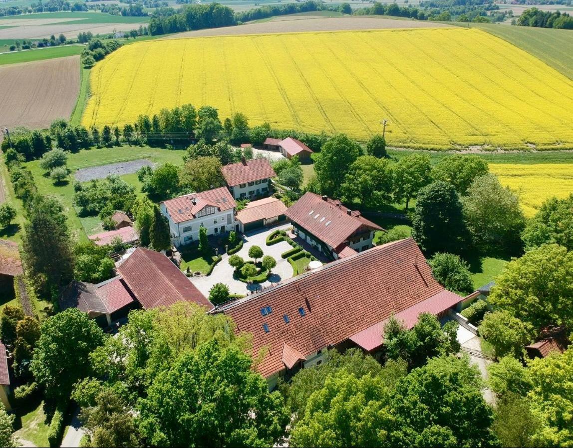 Gut Schwarz-N Hof Ferienwohnungen Bad Griesbach  Exterior photo