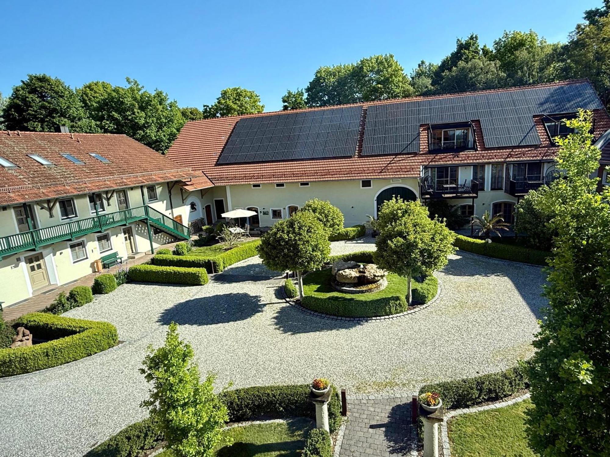 Gut Schwarz-N Hof Ferienwohnungen Bad Griesbach  Exterior photo